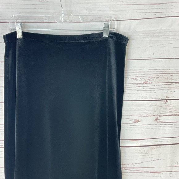 Units Petite Women's Black Velour Back Slit Elastic Waist Long Skirt Size SP - Picture 2 of 7